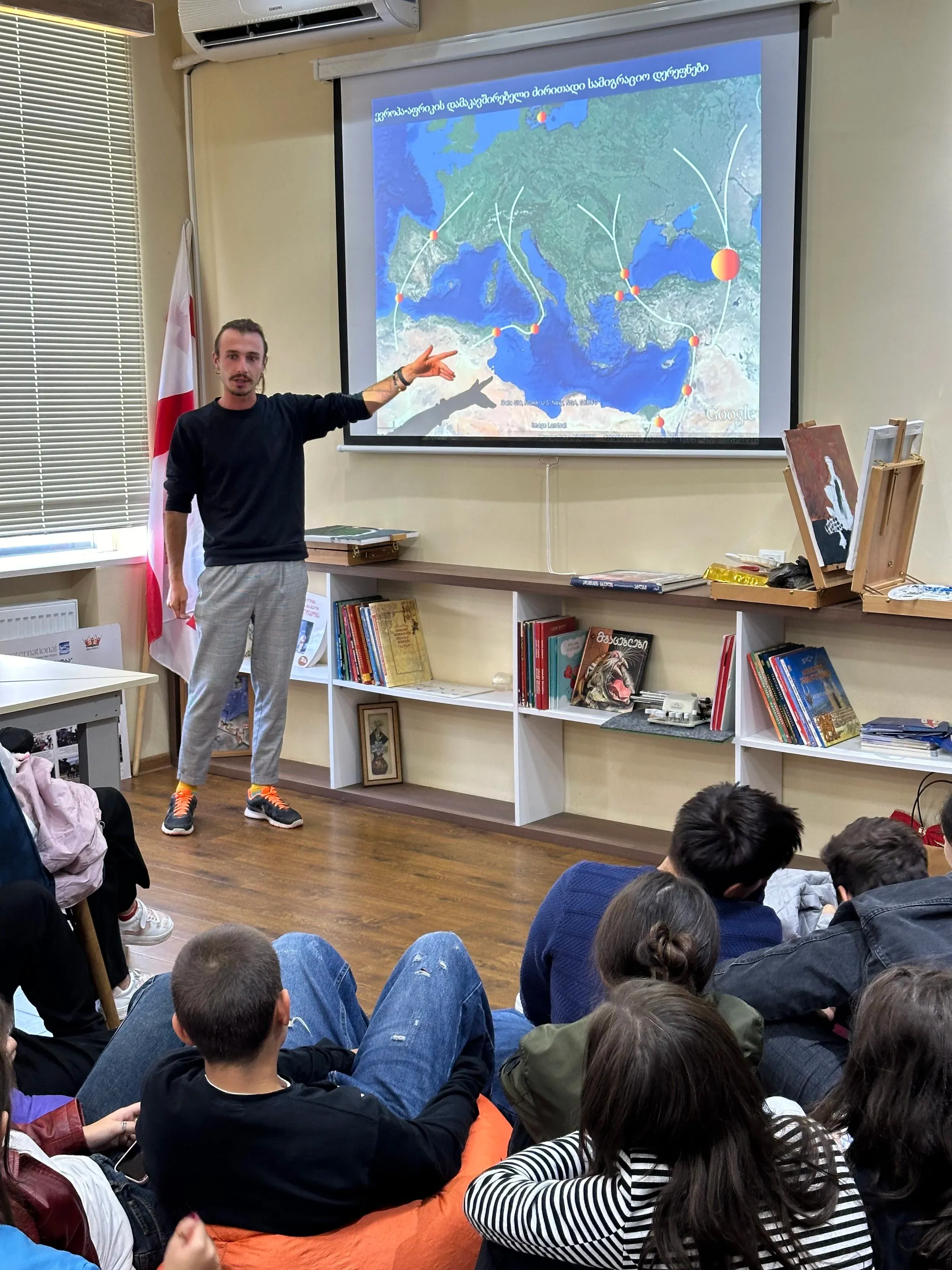 Dachi Shoshitashvili making school children enthusiastic about bird migration and the continental flyways.